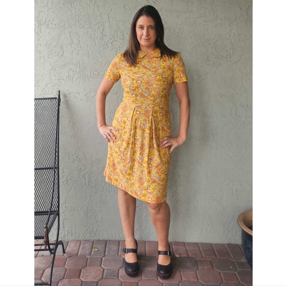 Vintage 1960s shift dress with Peter Pan collar